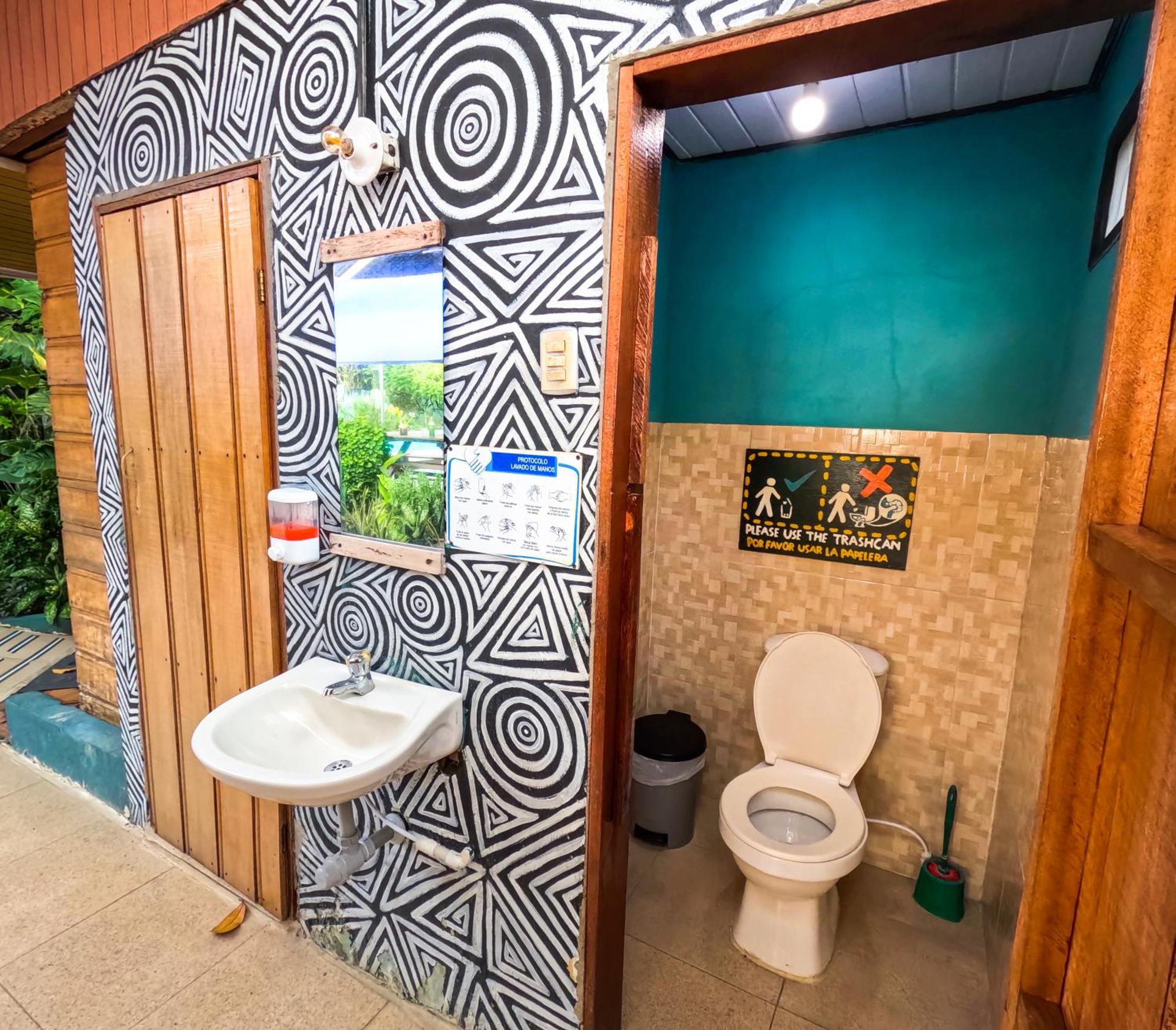 Hostel Casa De Las Palmas Tours 레티시아 외부 사진