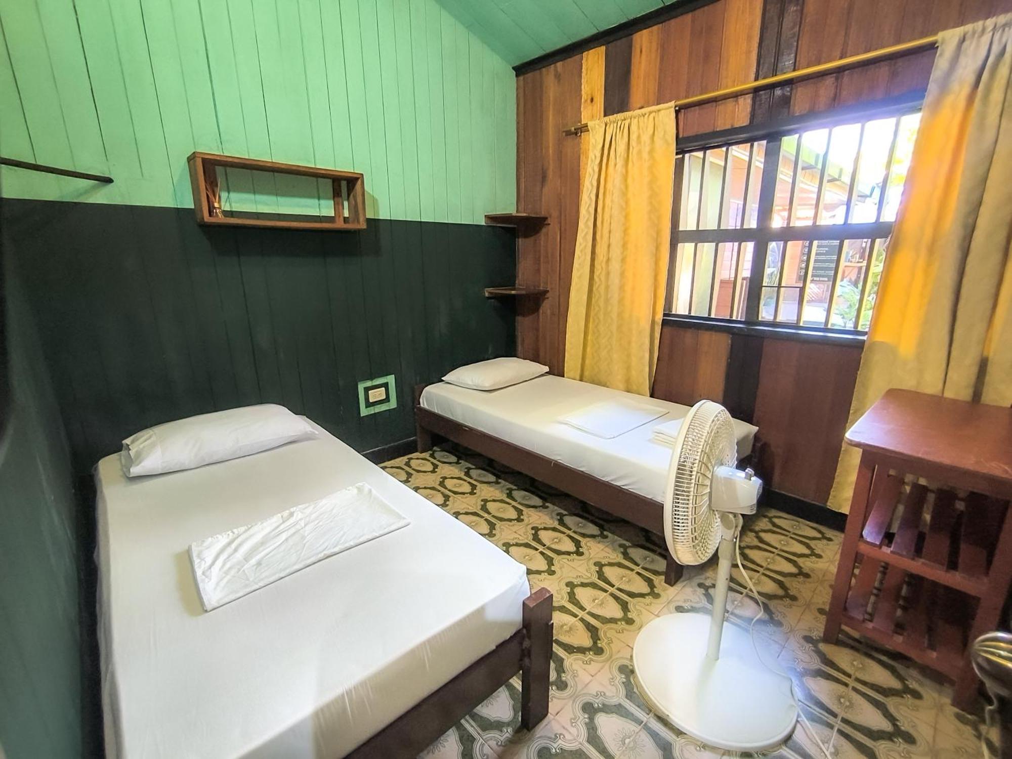 Hostel Casa De Las Palmas Tours 레티시아 외부 사진